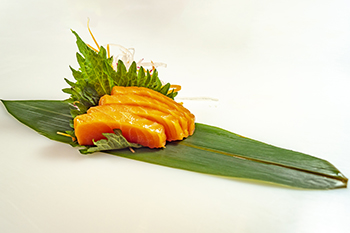 Sashimi sake salmone